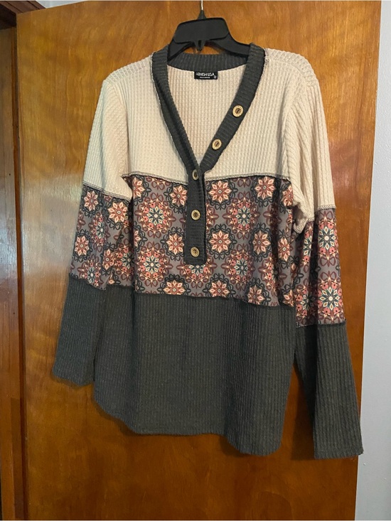 HEIMISH USA Tops - Colorblock Waffle Knit Henley with Floral Band